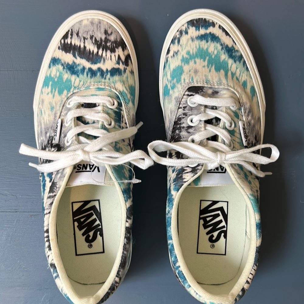 Vans Doheny Tie Dye shoes never worn.